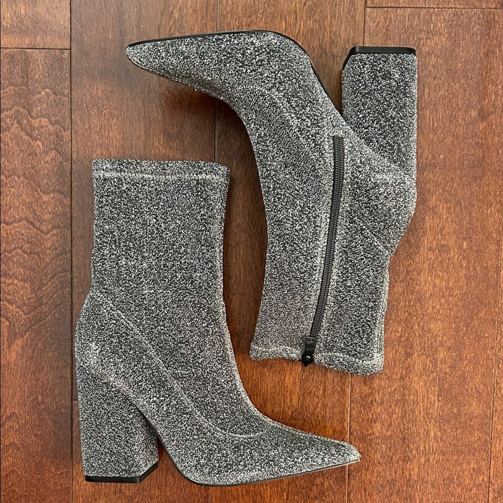 Marc Fisher “Larry” Silver Metallic Glitter Heeled Boots, Pointed Toes, Size 5.5